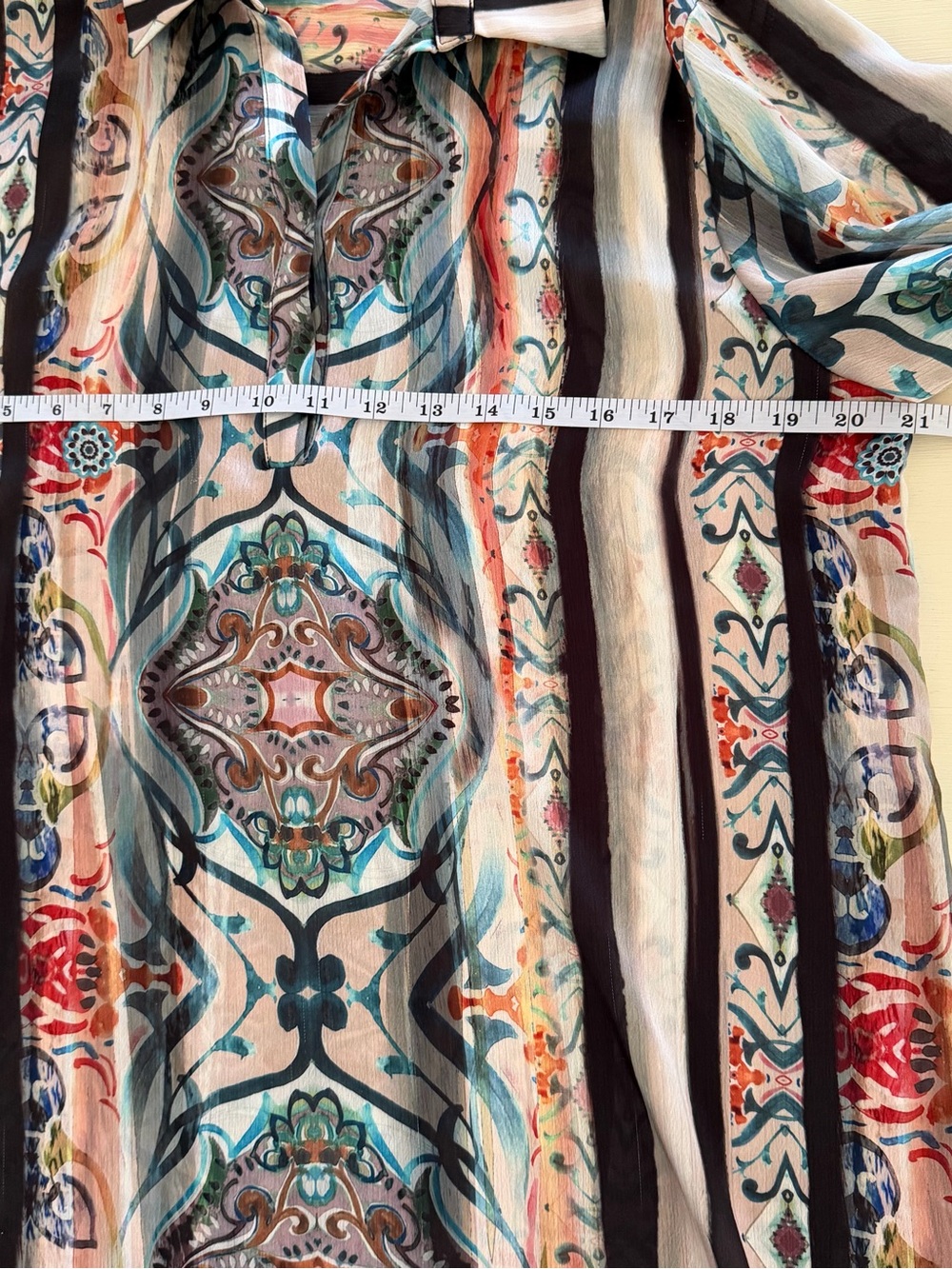 Alberto Makali Medallion Print V-Neck Blouse Size Medium Roll-Tab Sleeves - Picture 7 of 8